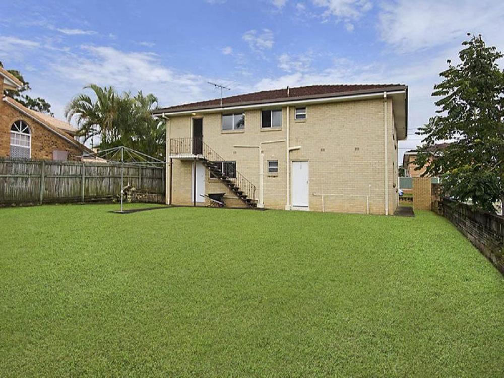 Macgregor Magic ~  Highset 4 Bed Brick,

~ Neat Complete ….~ and a Price that’s Sweet!